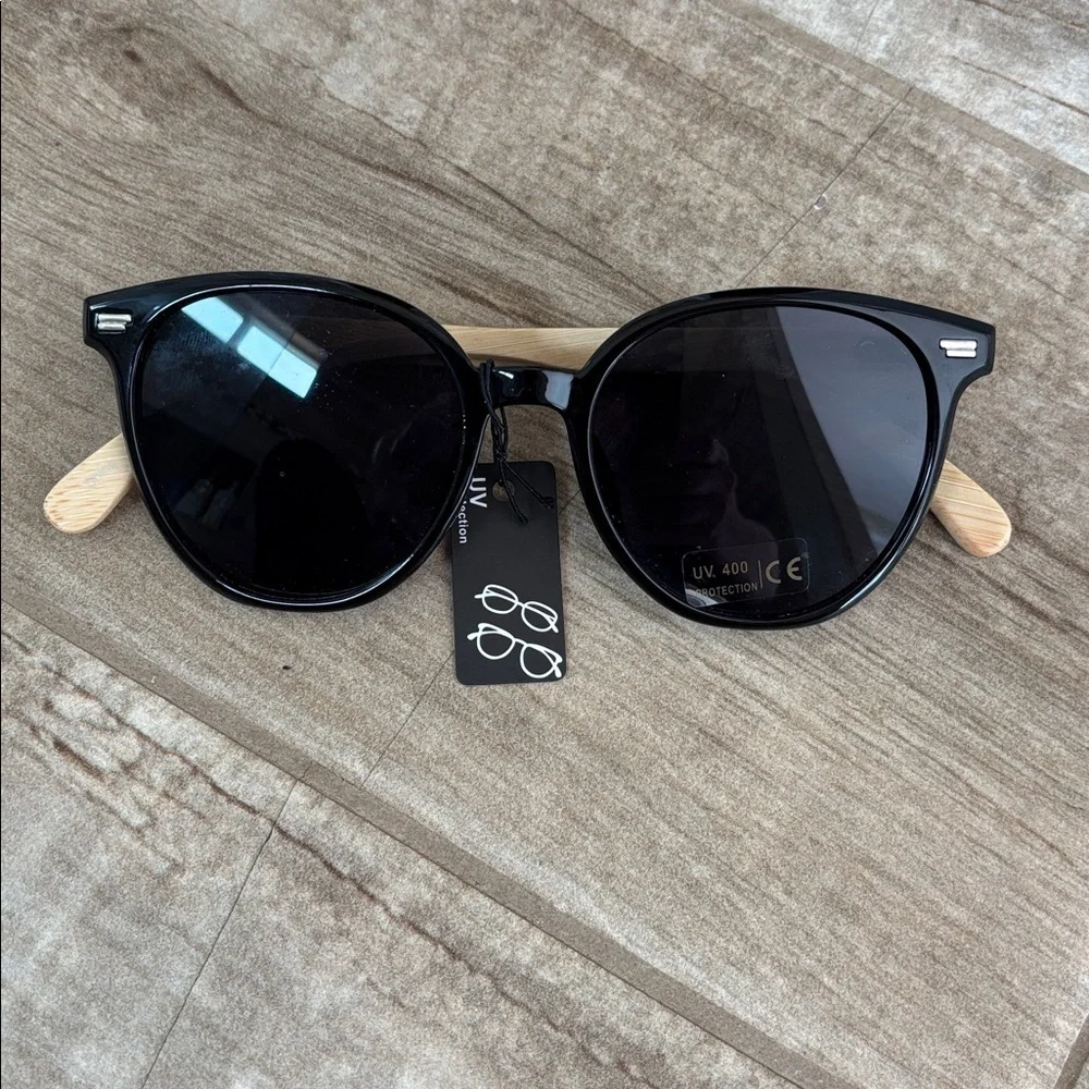 Stylish Black Sunglasses with Wooden Arms. Unisex NWT
